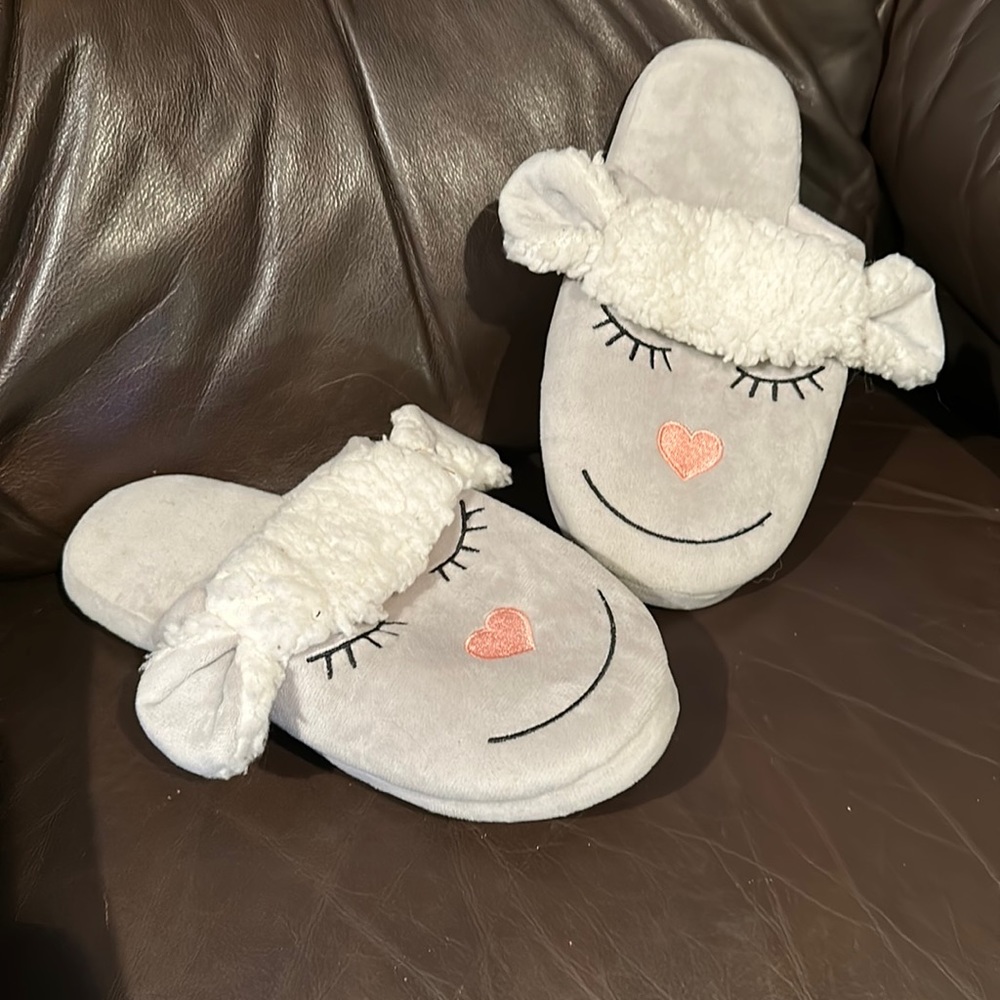 Adorable sheep slippers size ladies medium